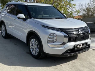 📣🚘 میتسوبیشی اوتلندر 2023